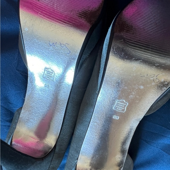 E Live From the Red Carpet Gray Jewel Bow Heels – Size 8 Elegant Pumps - Picture 8 of 9